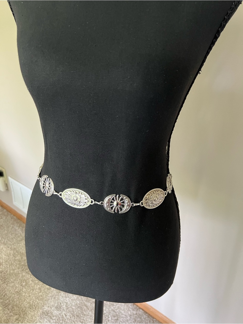 Silver-Tone Decorative Concho Link Waist Belt